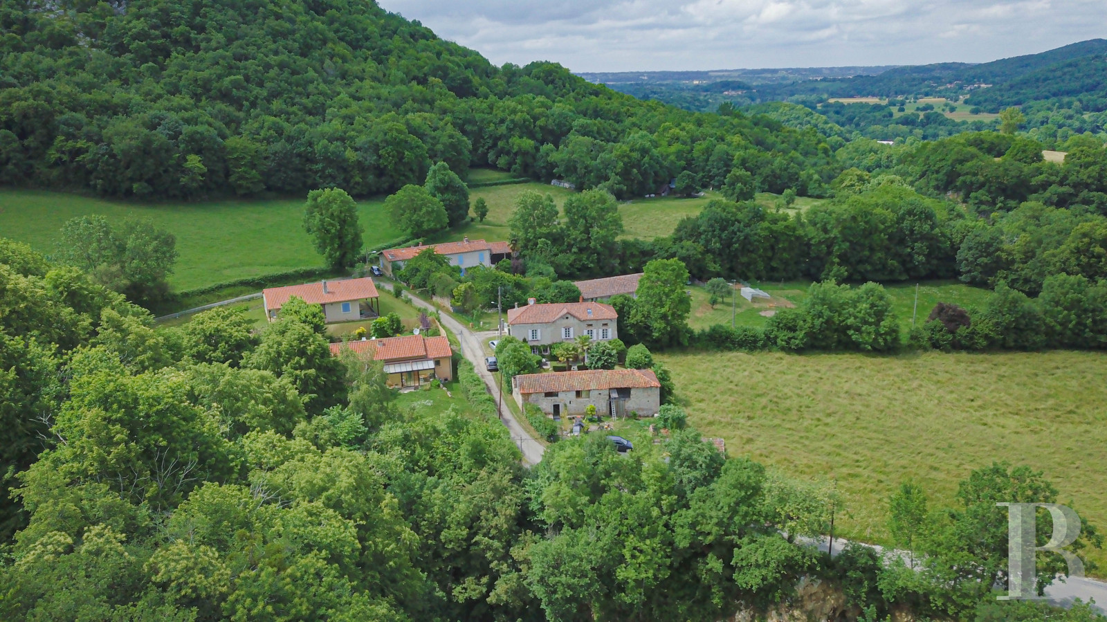 A 19th century mansion in a hamlet in Saint-Bertrand-de-Comminges, Haute-Garonne - photo  n°2