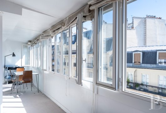 paris - Entre la Bourse de commerce et le quartier Montorgueil, un appartement singulier de 42 m², très lumineux et au dernier étage