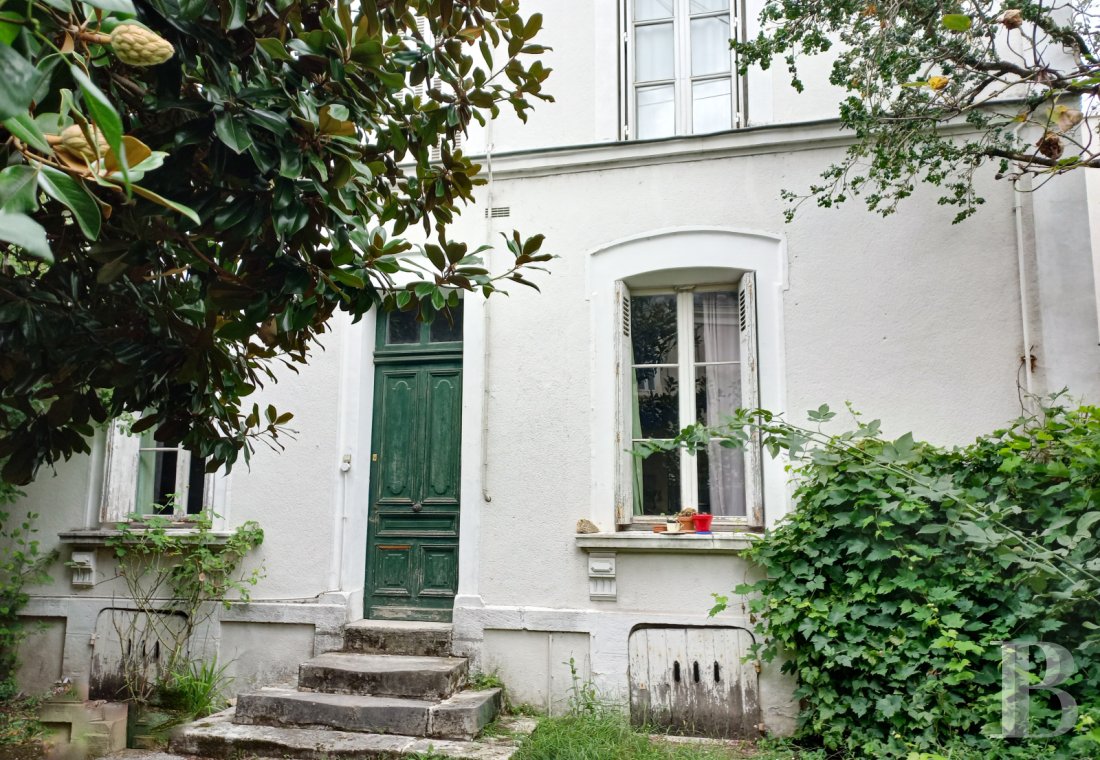 character properties France center val de loire   - 1