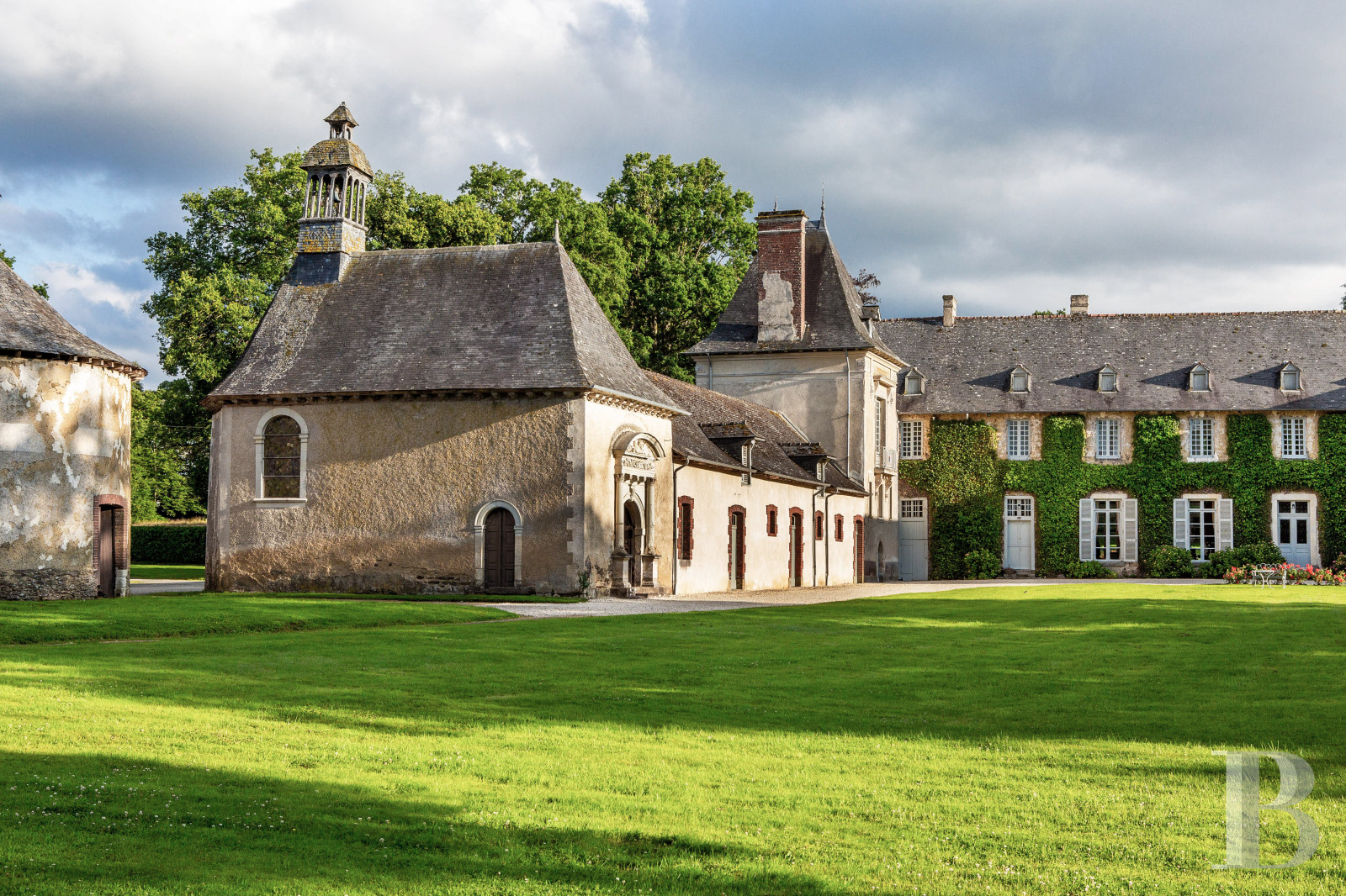 Between Rennes and the Brocéliande Forest, an enchanting family chateau   - photo  n°4