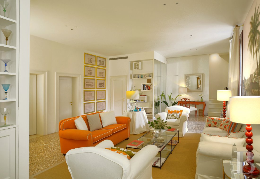 A Venetian palace belonging to an illustrious family with vast apartments on the banks of the Grand Canal  - photo  n°11