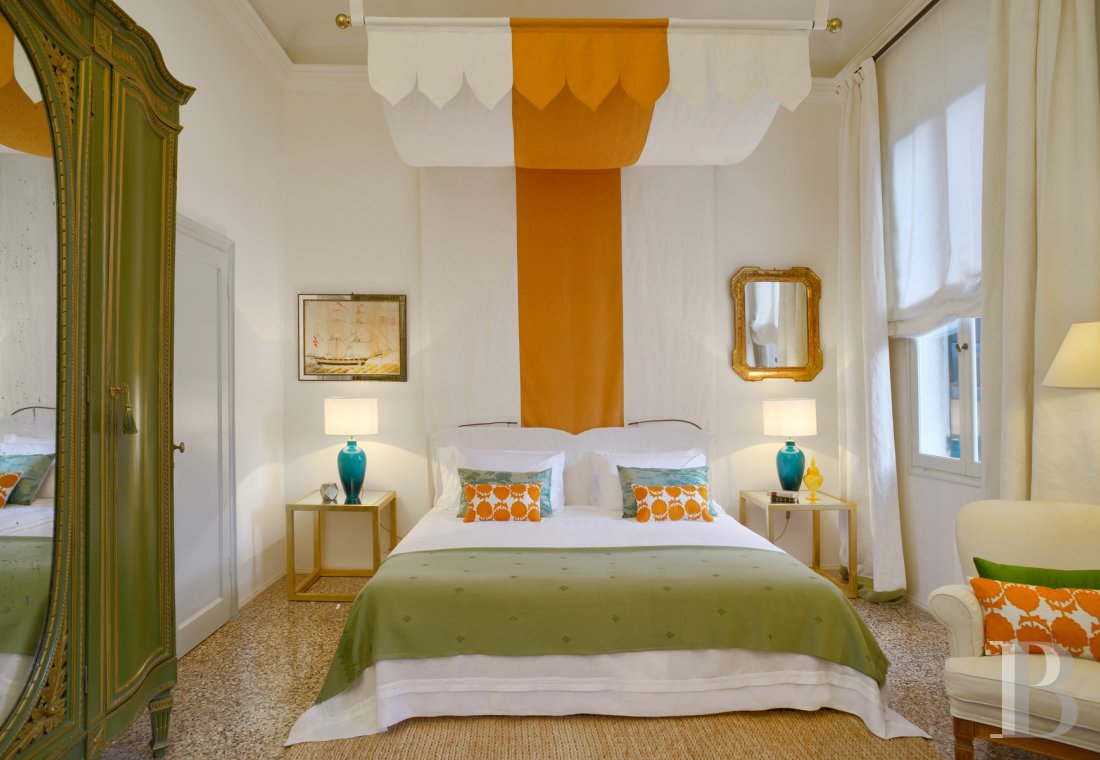 A Venetian palace belonging to an illustrious family with vast apartments on the banks of the Grand Canal  - photo  n°7