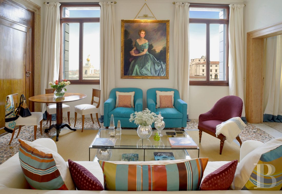 A Venetian palace belonging to an illustrious family with vast apartments on the banks of the Grand Canal  - photo  n°18