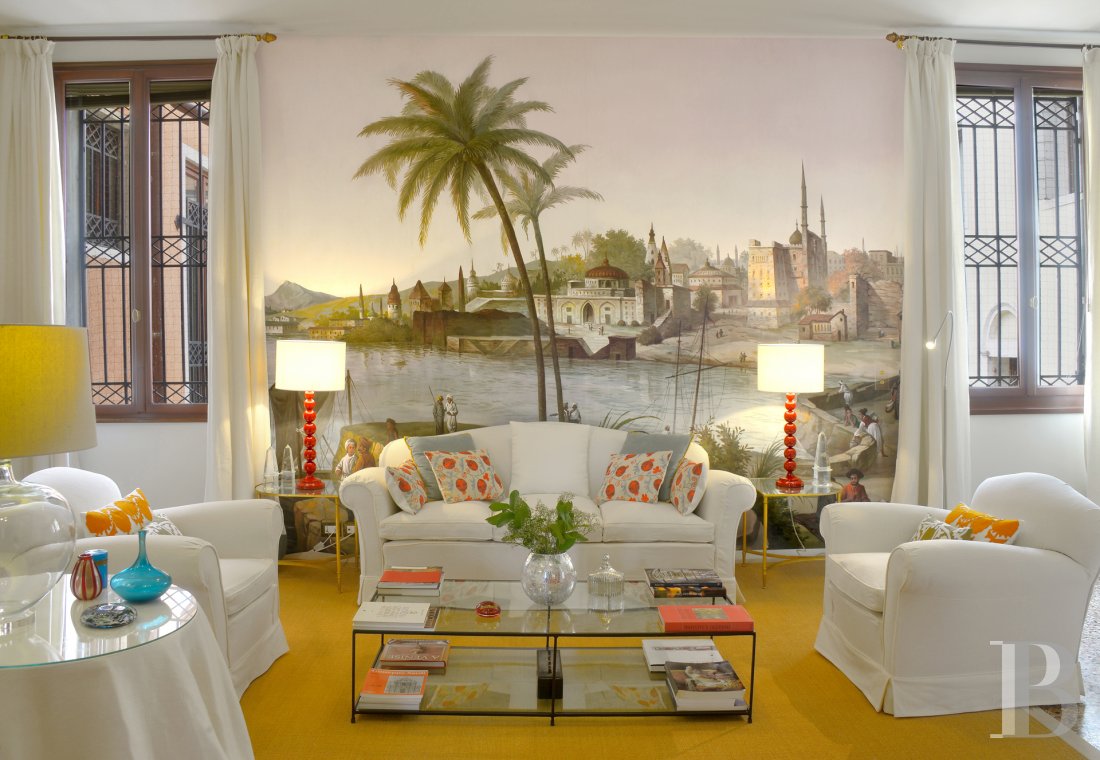 A Venetian palace belonging to an illustrious family with vast apartments on the banks of the Grand Canal  - photo  n°21