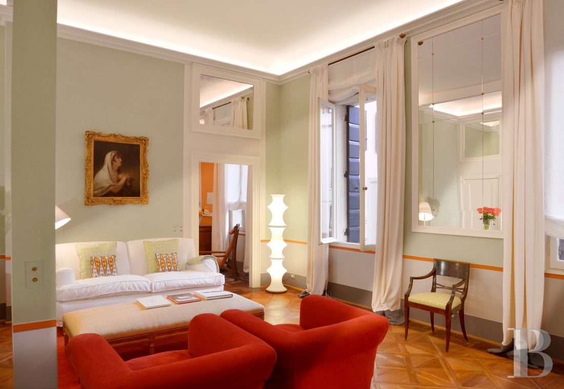A Venetian palace belonging to an illustrious family with vast apartments on the banks of the Grand Canal  - photo  n°25