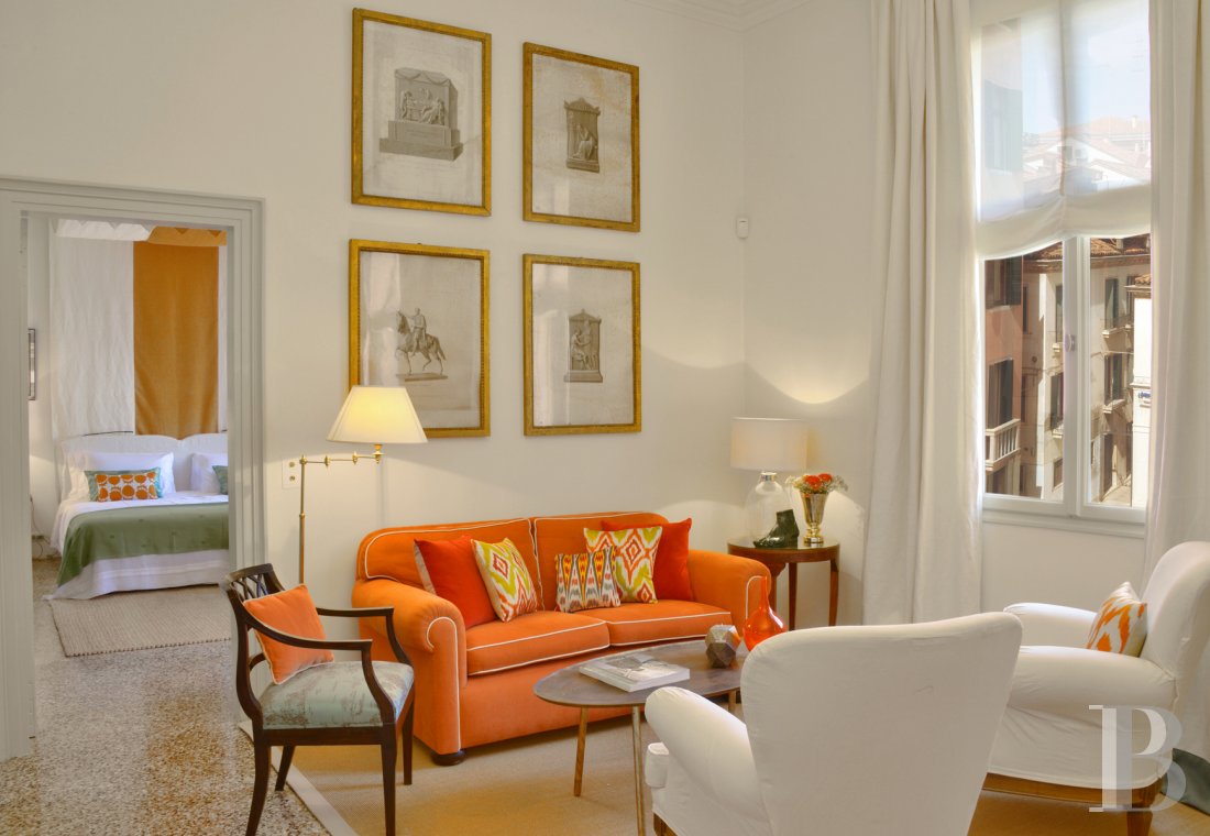 A Venetian palace belonging to an illustrious family with vast apartments on the banks of the Grand Canal  - photo  n°5