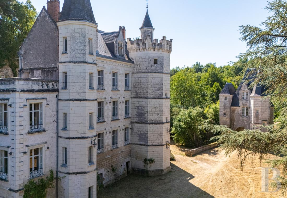 Castles / chateaux for sale - center-val-de-loire - A seigneurial castle, with listed features  and more than 3 ha of parklands, in the Cher Valley