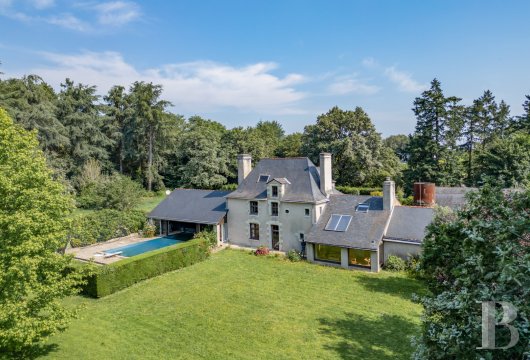 pays-de-loire - Proche de Nantes, dans un parc de 1,2 ha avec piscine un logis intimiste du 18e s. et son ancien corps de ferme 