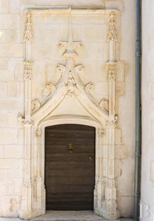 A fully renovated 15th century chateau in Poitou-Charentes, not far from Rochefort - photo  n°2