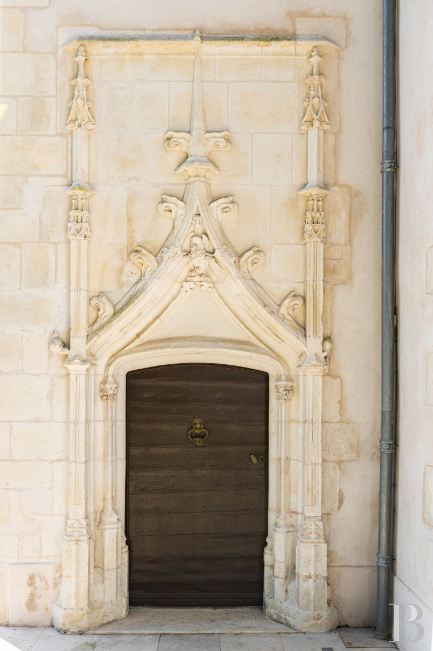 A fully renovated 15th century chateau in Poitou-Charentes, not far from Rochefort - photo  n°2