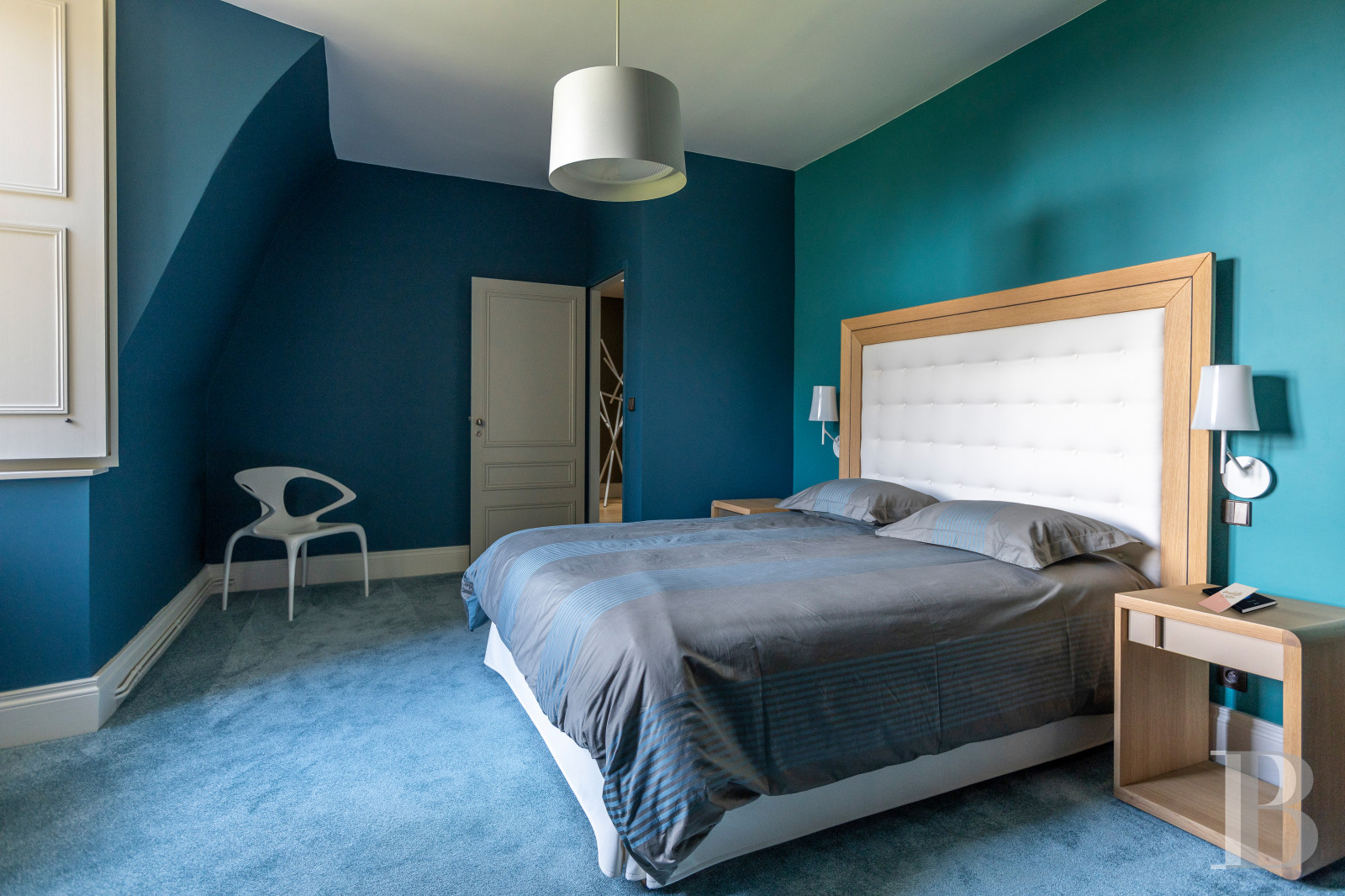 A fully renovated 15th century chateau in Poitou-Charentes, not far from Rochefort - photo  n°18