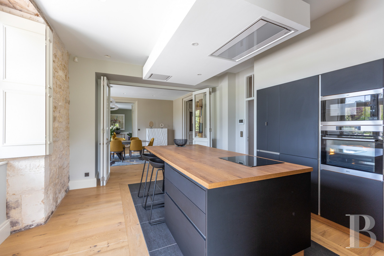 A fully renovated 15th century chateau in Poitou-Charentes, not far from Rochefort - photo  n°14