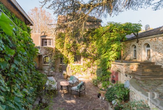 ile-de-france - Sur la rive droite de la Seine, à Saint-Germain-les-Corbeil, 
 une demeure élégante avec piscine et jardin d'agrément