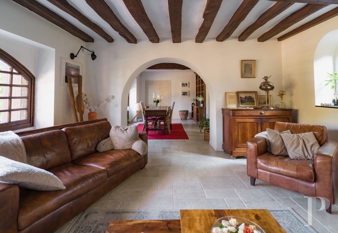 character properties France ile de france   - 2