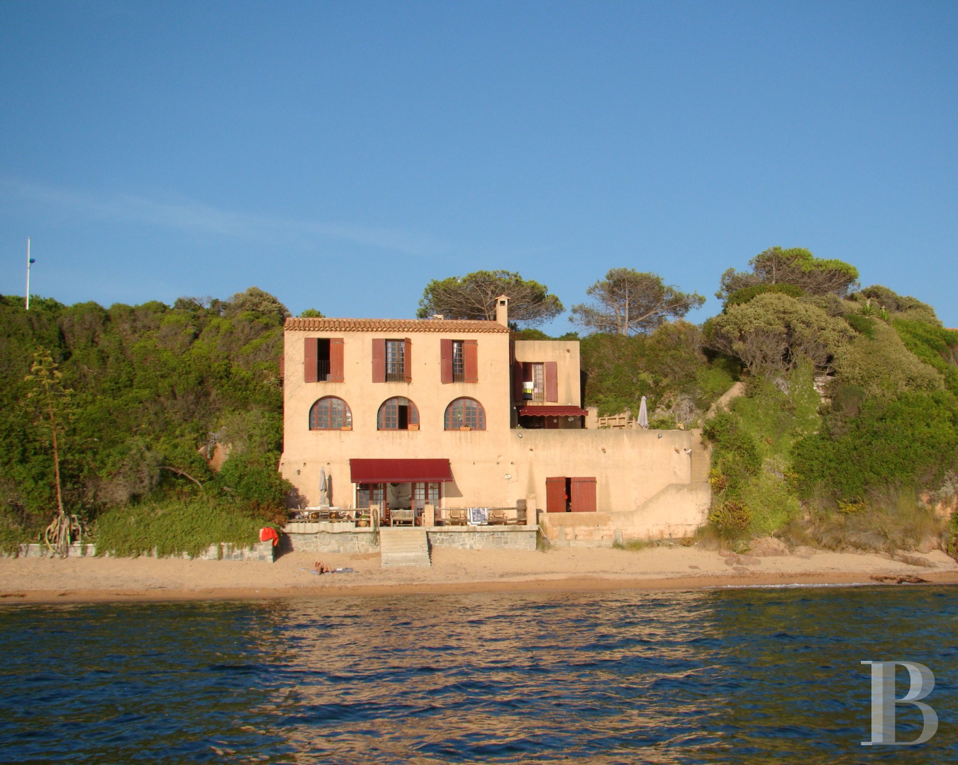 A simple cabin transformed into a real gem on the Gulf of Ajaccio in Corsica  - photo  n°5
