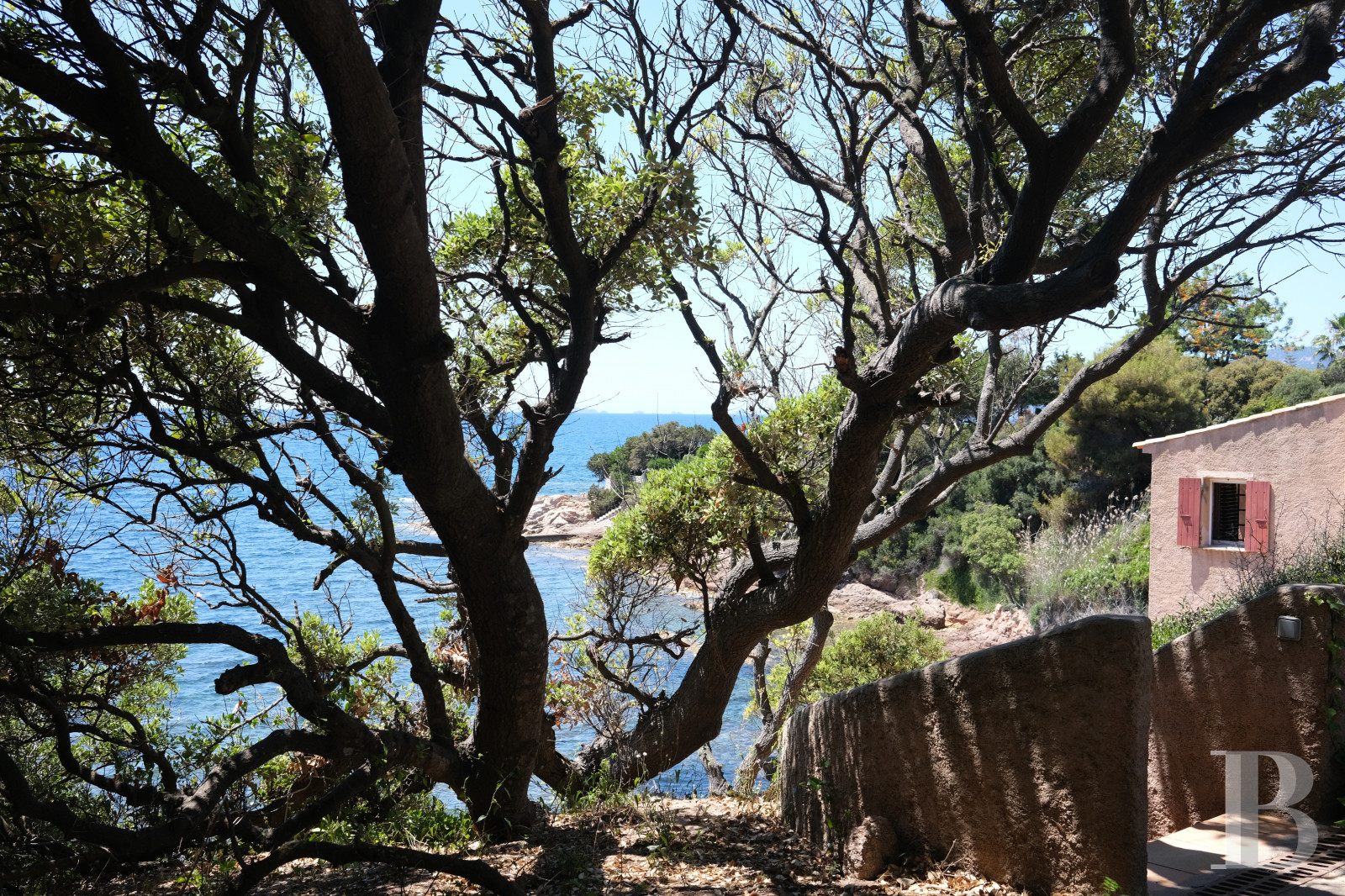 En Corse, dans le golfe d’Ajaccio, un simple cabanon devenu une perle rare - photo  n°2