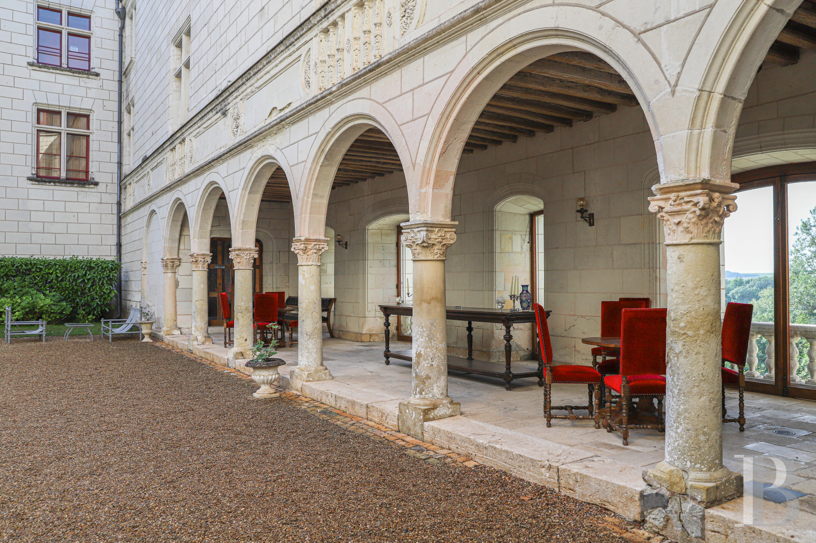 A vast château hotel dating back to the 15th century to the east of Tours, in Loir-et-Cher - photo  n°4
