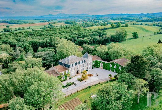 languedoc-roussillon - A 19th century Mansart style chateau and its outbuildings  set in 32 hectares of parklands, meadows and woods 30 km from Carcassonne 