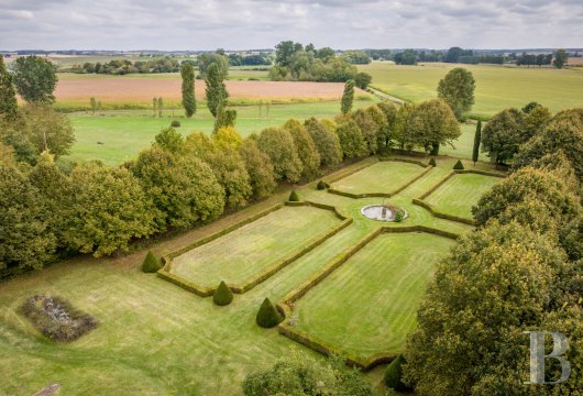 A 17th and 18th century Périgord manor house and its formal garden between Angoulême and Périgueux in the Dordogne - photo  n°2
