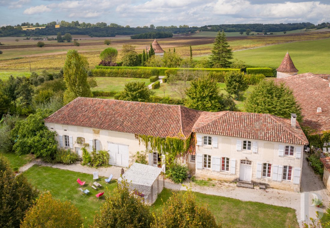 A 17th and 18th century Périgord manor house and its formal garden between Angoulême and Périgueux in the Dordogne - photo  n°21