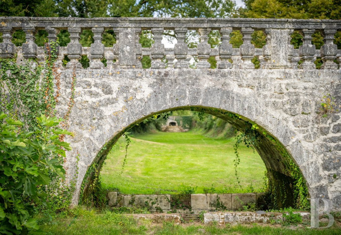 A 17th and 18th century Périgord manor house and its formal garden between Angoulême and Périgueux in the Dordogne - photo  n°36