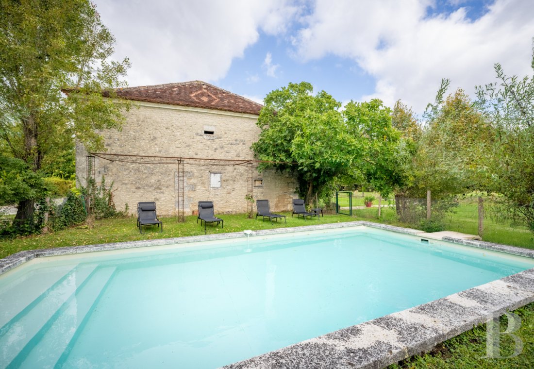 A 17th and 18th century Périgord manor house and its formal garden between Angoulême and Périgueux in the Dordogne - photo  n°33
