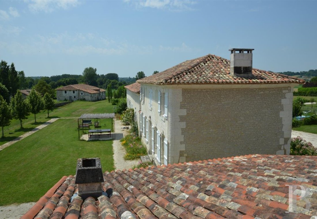 A 17th and 18th century Périgord manor house and its formal garden between Angoulême and Périgueux in the Dordogne - photo  n°35