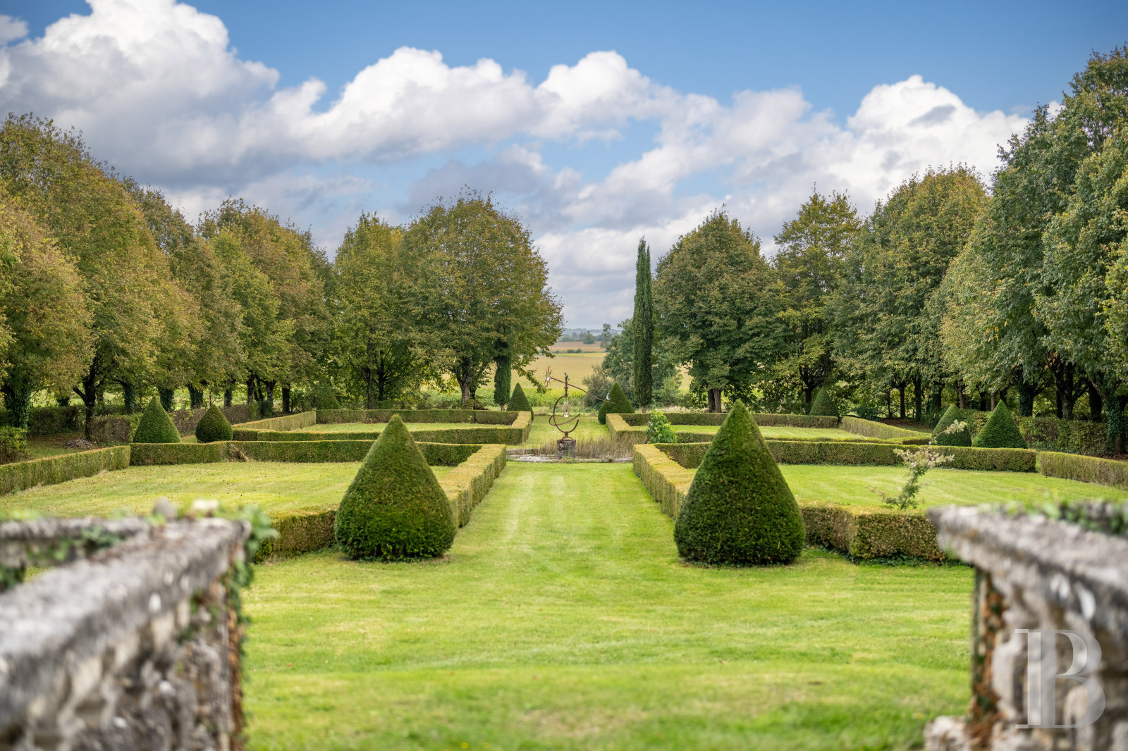 A 17th and 18th century Périgord manor house and its formal garden between Angoulême and Périgueux in the Dordogne - photo  n°20