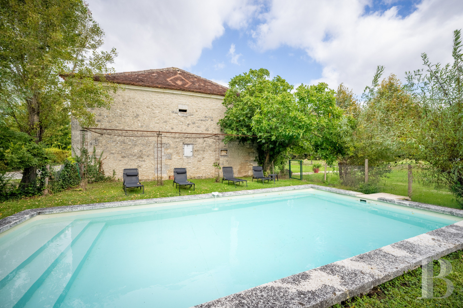 A 17th and 18th century Périgord manor house and its formal garden between Angoulême and Périgueux in the Dordogne - photo  n°33