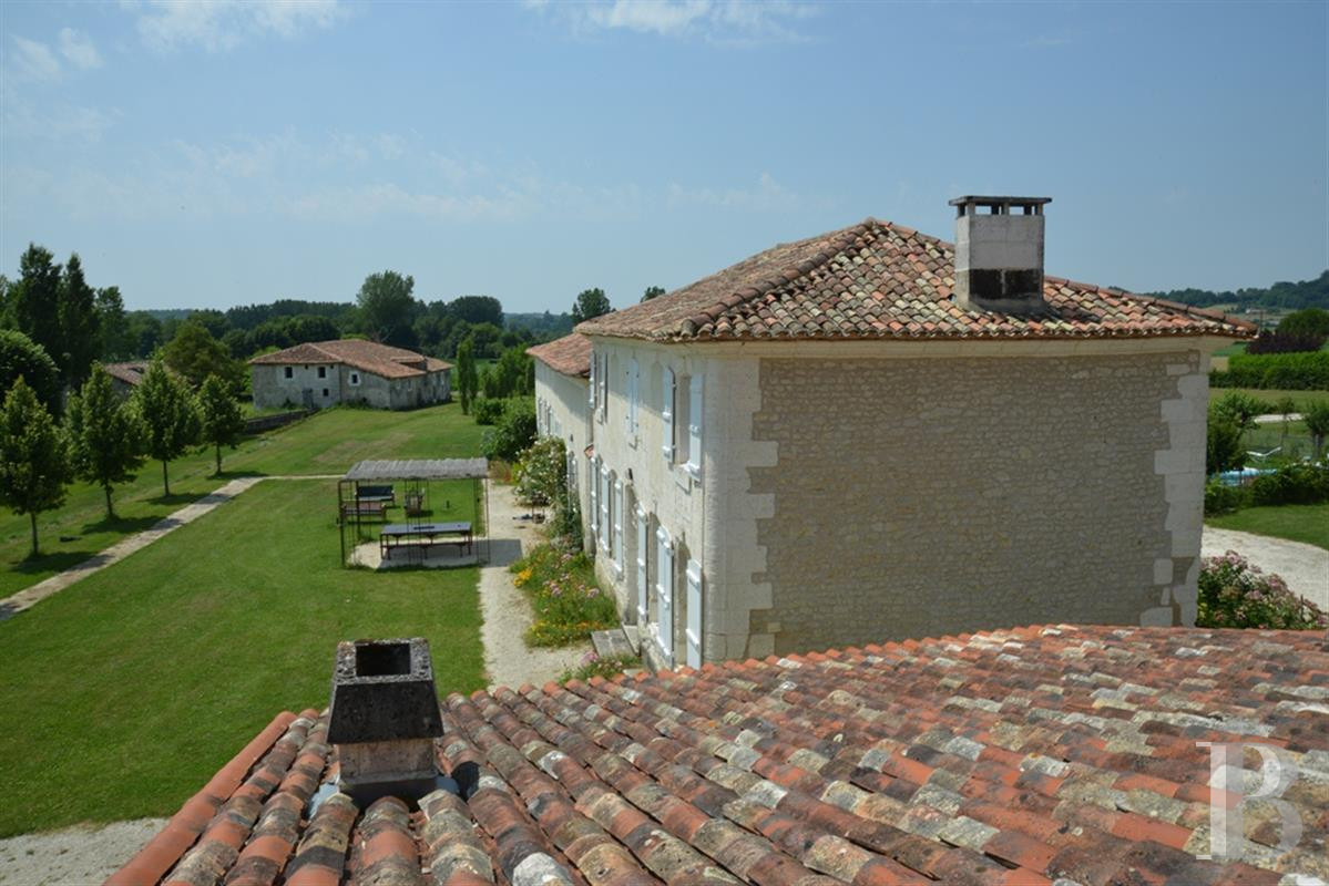 A 17th and 18th century Périgord manor house and its formal garden between Angoulême and Périgueux in the Dordogne - photo  n°35