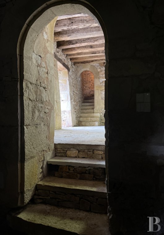 character properties France aquitaine   - 11