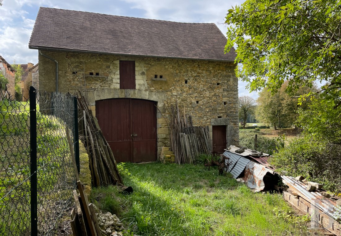 character properties France aquitaine   - 14