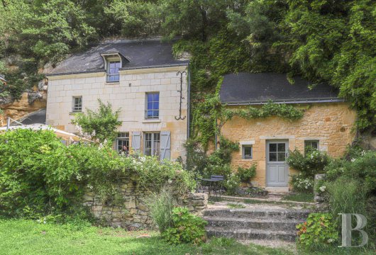center-val-de-loire - A semi-troglodyte house and its garden  in a peaceful valley in the Touraine region