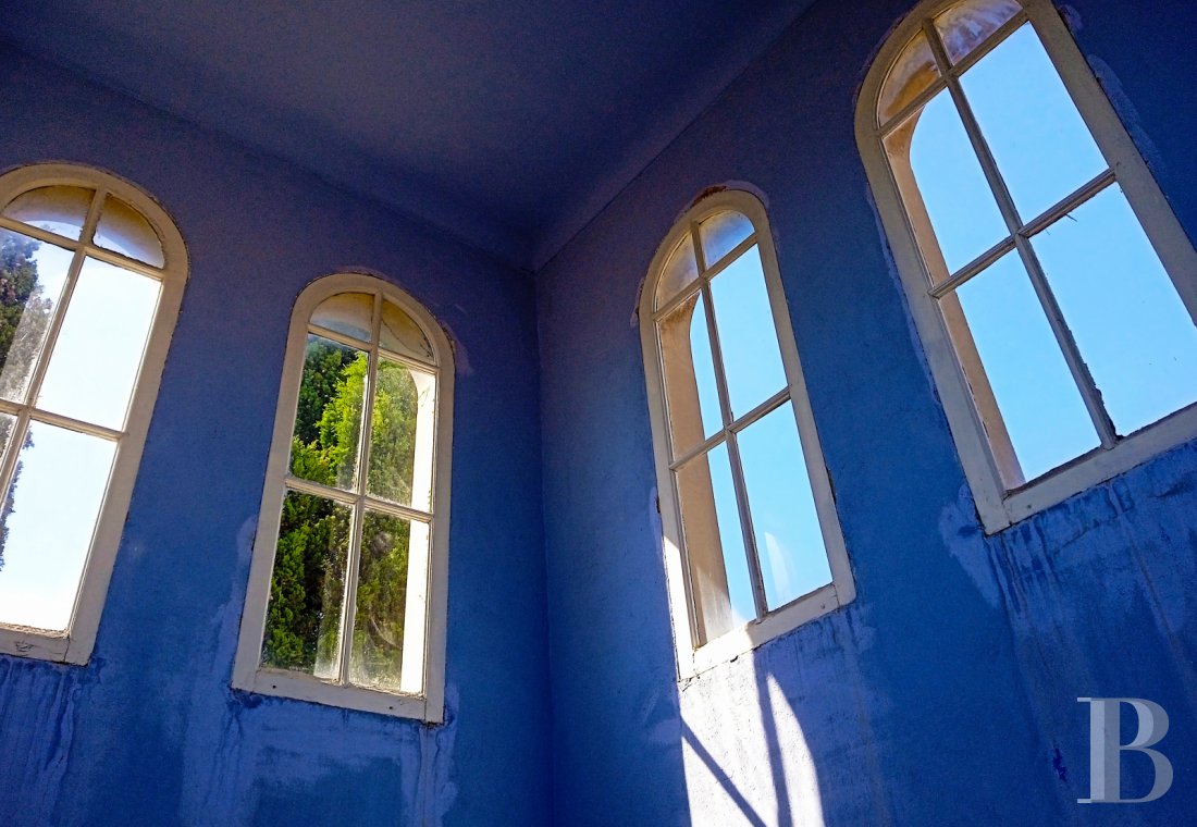 character properties France provence cote dazur   - 22