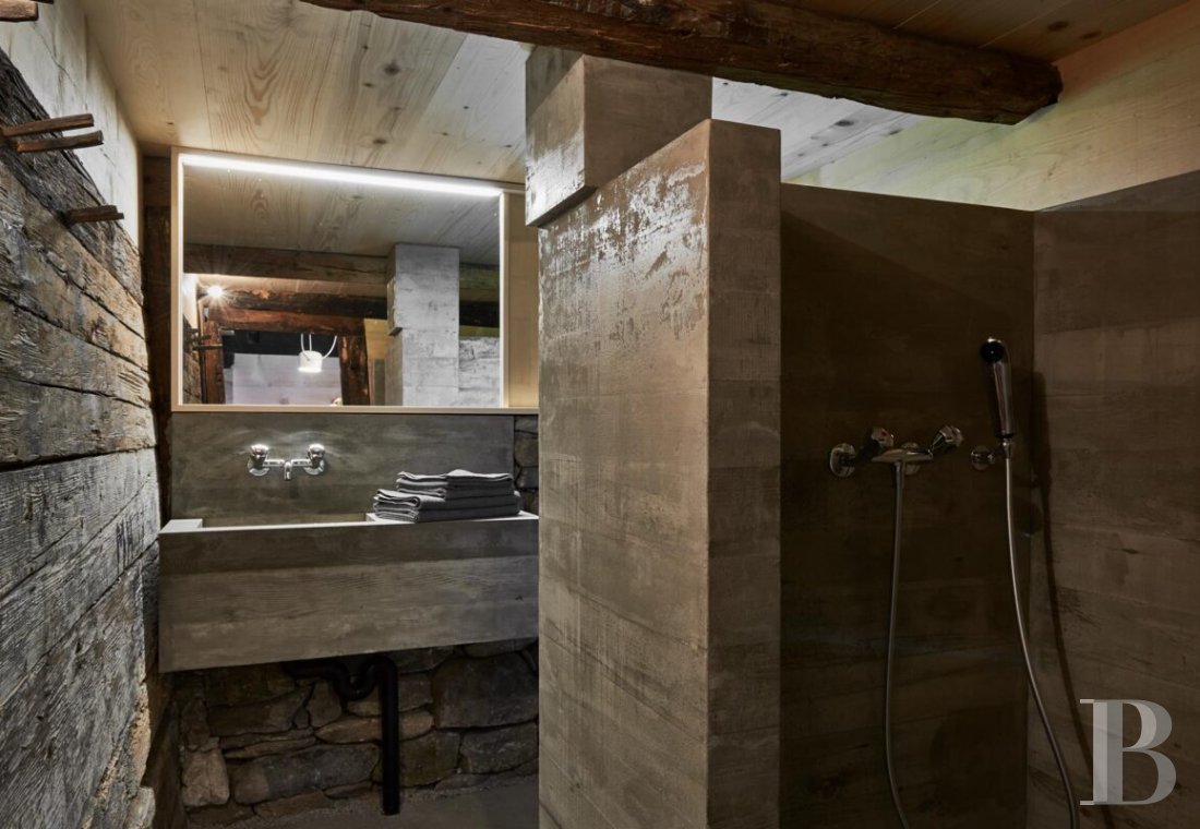Au centre de la Suisse, à l’est de Lucerne, un chalet du 13e siècle réhabilité dans les règles de l’art - photo  n°11
