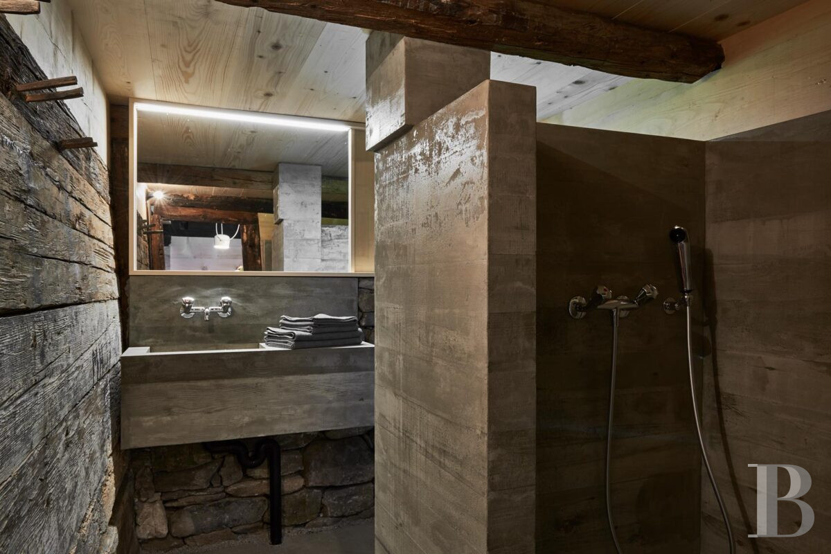 Au centre de la Suisse, à l’est de Lucerne, un chalet du 13e siècle réhabilité dans les règles de l’art - photo  n°11