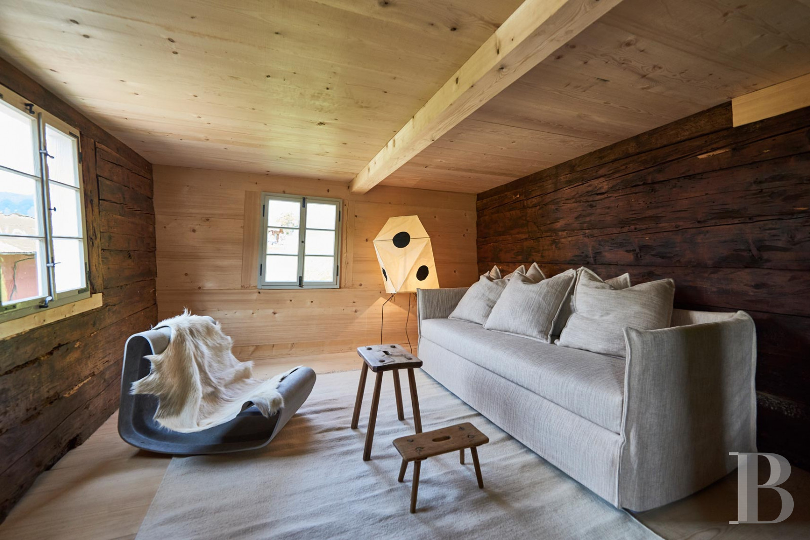 Au centre de la Suisse, à l’est de Lucerne, un chalet du 13e siècle réhabilité dans les règles de l’art - photo  n°7