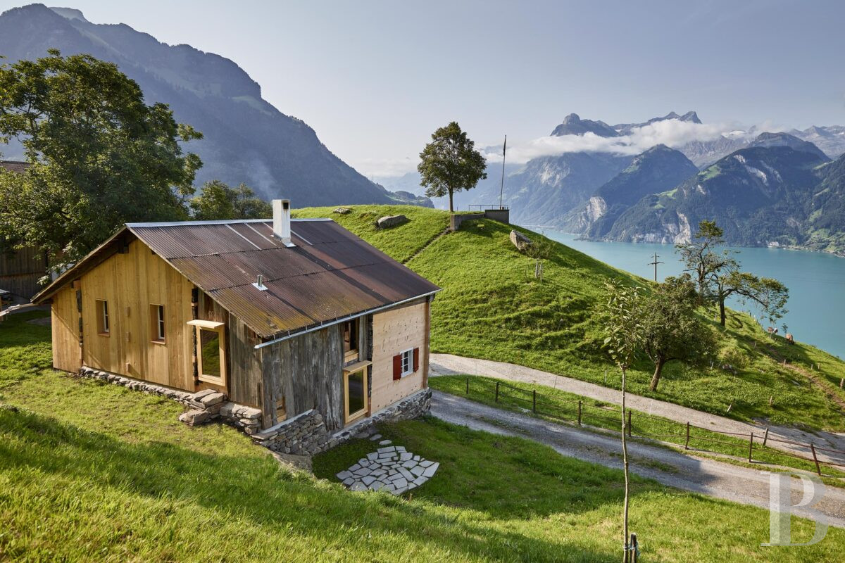 Au centre de la Suisse, à l’est de Lucerne, un chalet du 13e siècle réhabilité dans les règles de l’art - photo  n°2