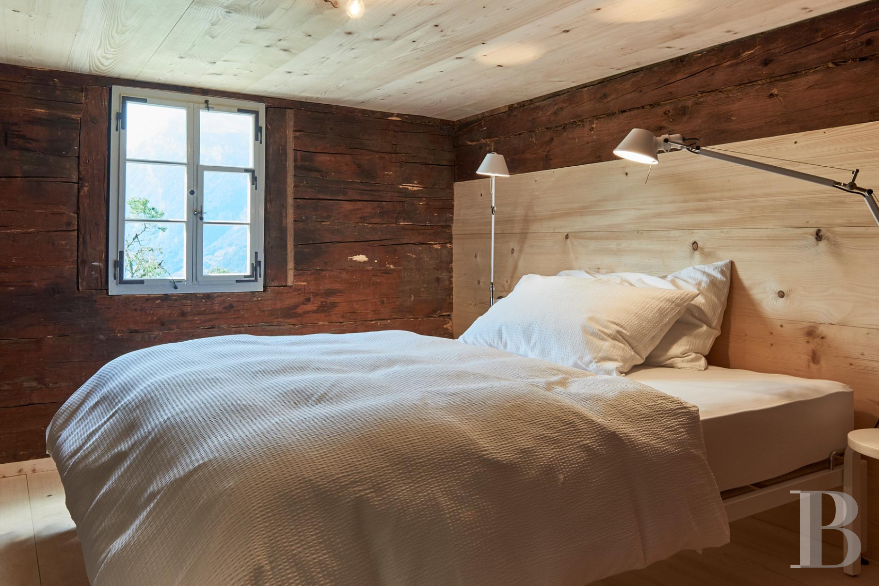 Au centre de la Suisse, à l’est de Lucerne, un chalet du 13e siècle réhabilité dans les règles de l’art - photo  n°9