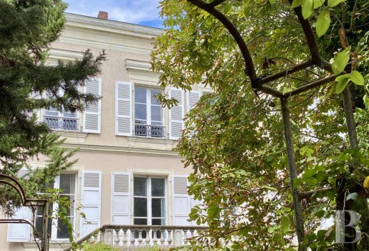 pays-de-loire - In a town in the Haut-Anjou region, a 19th century mansion  with outbuildings surrounded by its walled park 