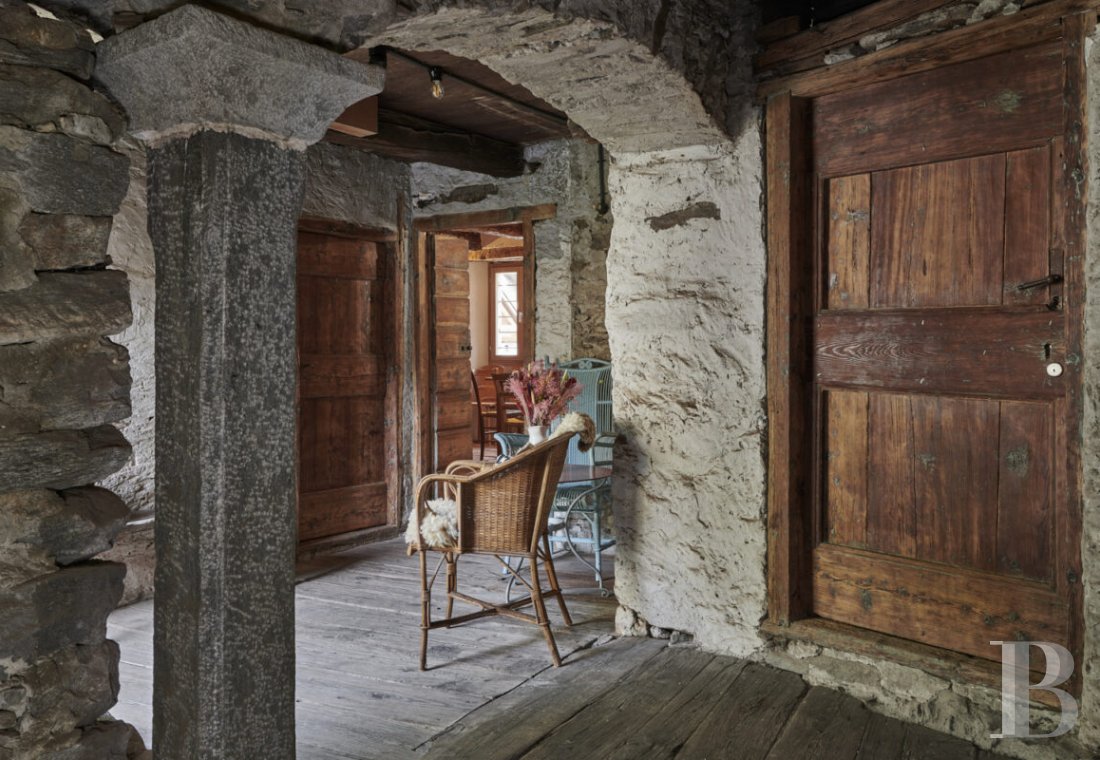 Dans le sud de la Suisse, non loin du lac Majeur, une maison du 18e siècle dans le cœur historique du village de Moghegno - photo  n°8