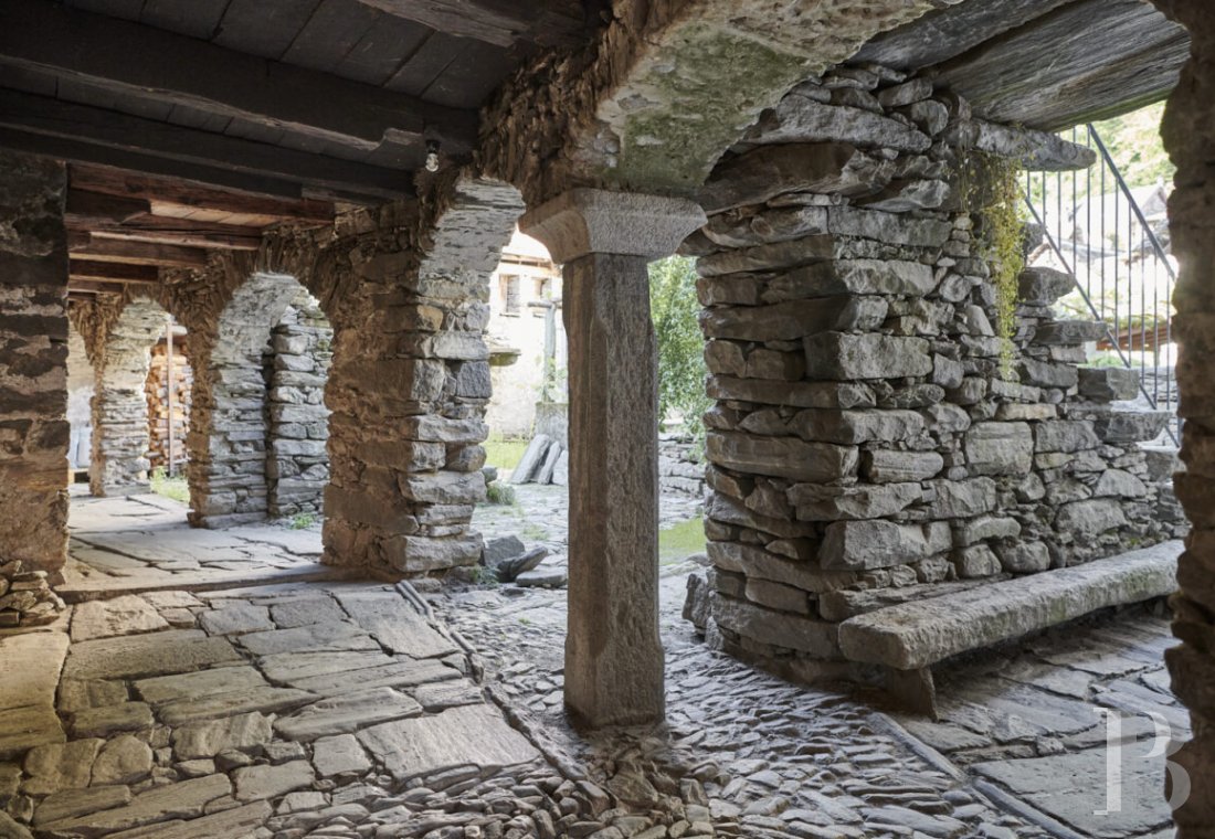 Dans le sud de la Suisse, non loin du lac Majeur, une maison du 18e siècle dans le cœur historique du village de Moghegno - photo  n°12
