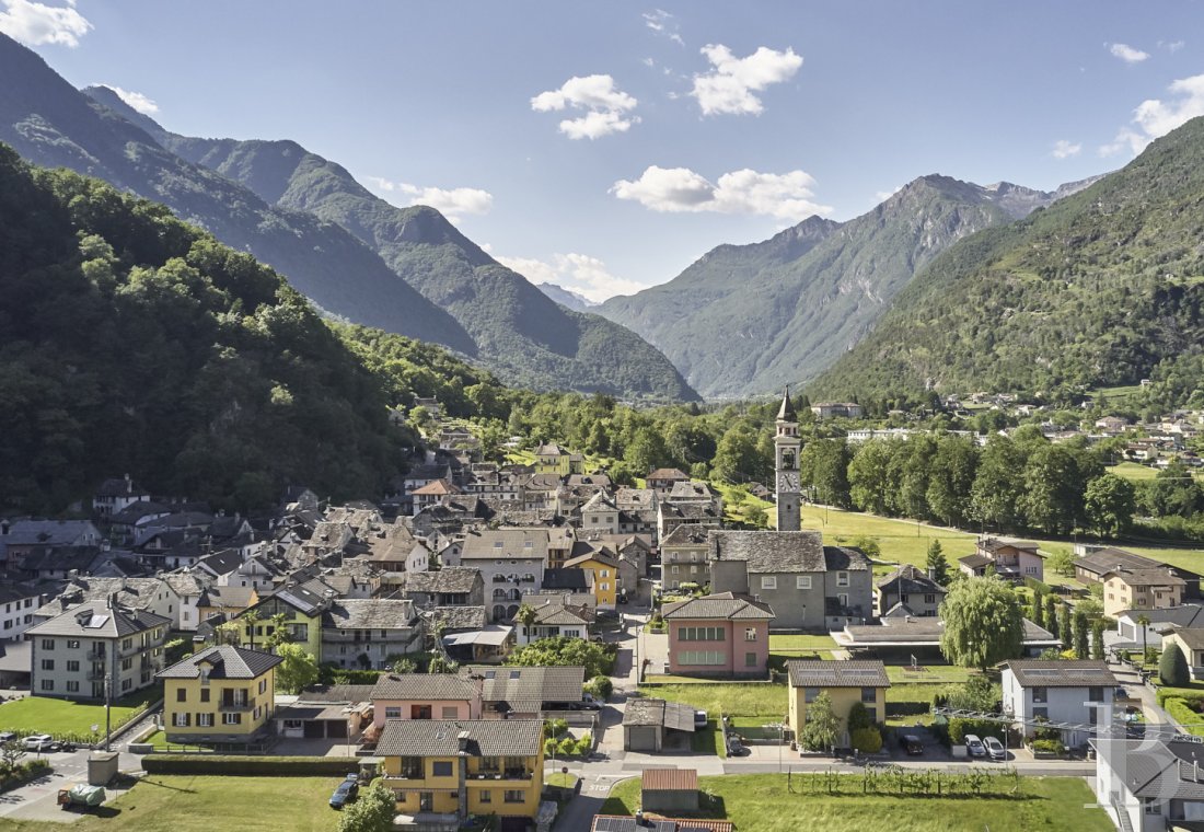 Dans le sud de la Suisse, non loin du lac Majeur, une maison du 18e siècle dans le cœur historique du village de Moghegno - photo  n°7