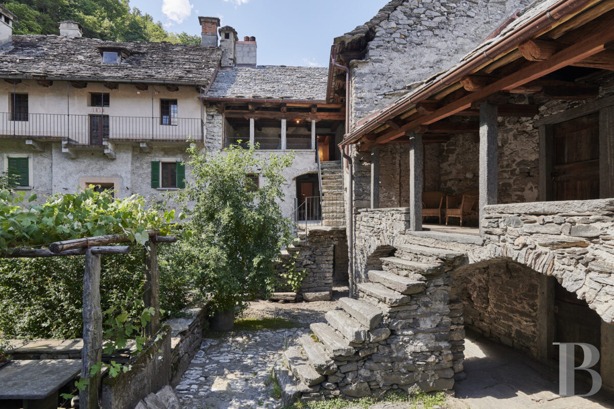 Dans le sud de la Suisse, non loin du lac Majeur, une maison du 18e siècle dans le cœur historique du village de Moghegno - photo  n°9