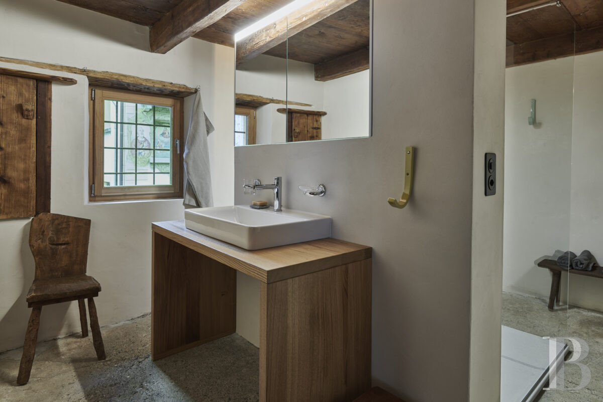 Dans le sud de la Suisse, non loin du lac Majeur, une maison du 18e siècle dans le cœur historique du village de Moghegno - photo  n°6