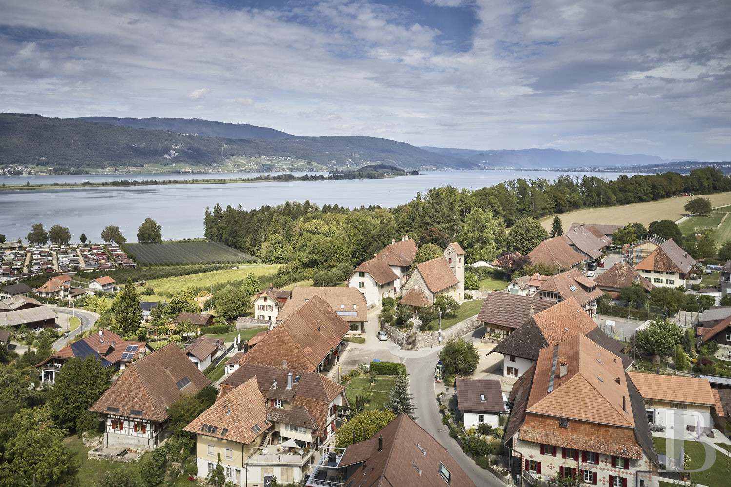 À Vinelz, dans le canton de Berne, une ancienne maison paysanne du 19e siècle - photo  n°3