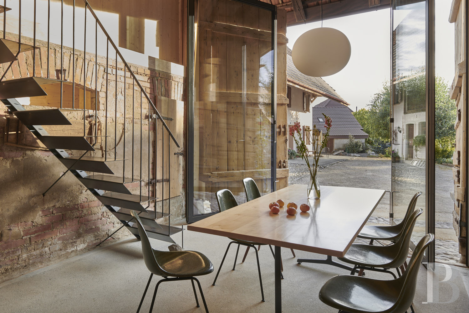 À Vinelz, dans le canton de Berne, une ancienne maison paysanne du 19e siècle - photo  n°7