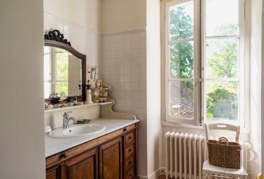 character properties France center val de loire   - 10