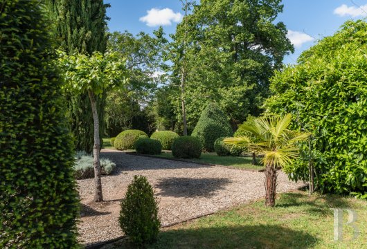 character properties France center val de loire   - 11