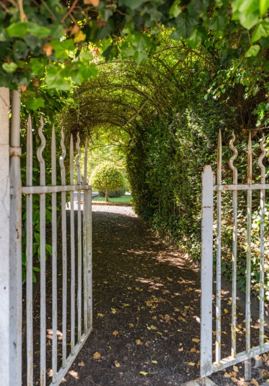 character properties France center val de loire   - 12
